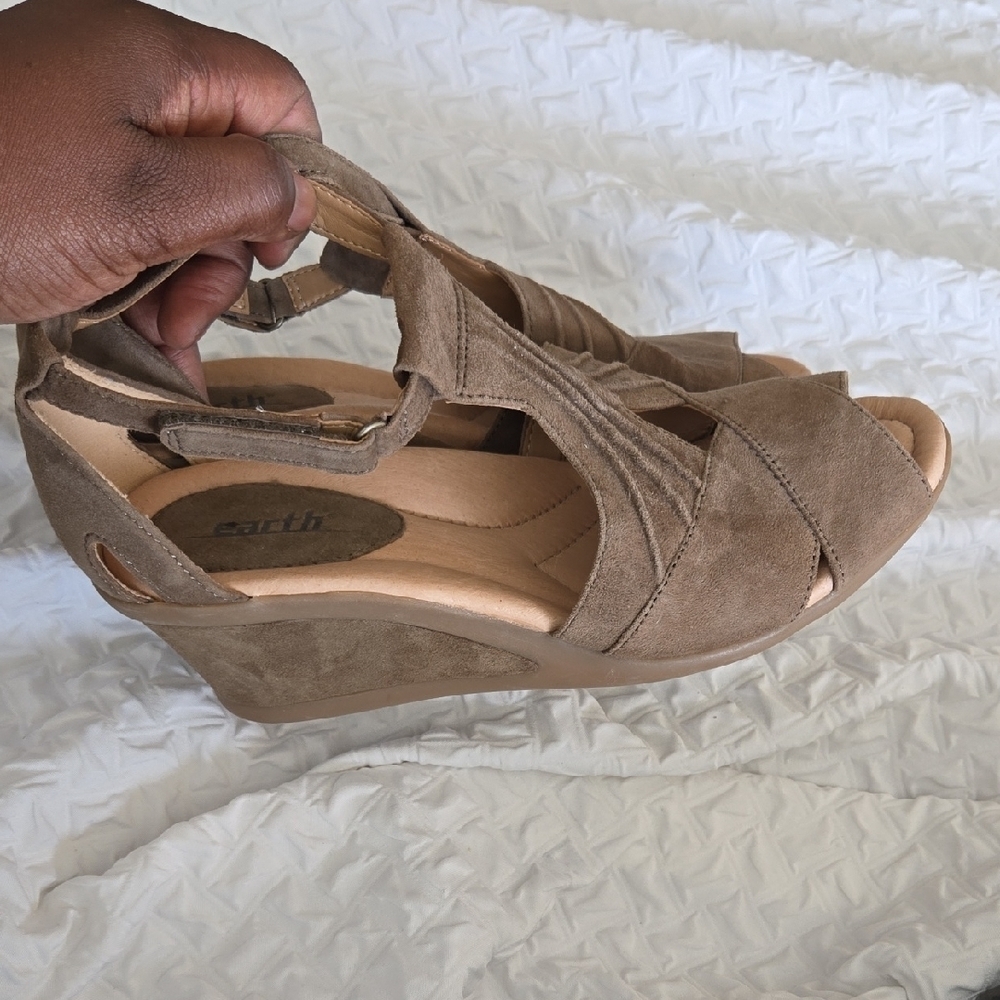 Earth Curvet Dark Khaki Leather Upper Wedge Sandals with Strappy Design